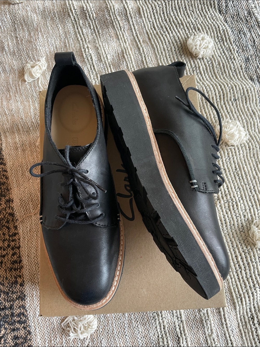 Clarks Black Leather Lace-Up Oxford with Contrast Welt
